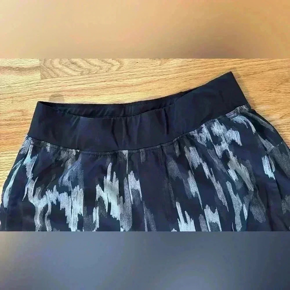 Lululemon T.H.E. Short - Size Small - Gray/Black - Picture 5 of 11